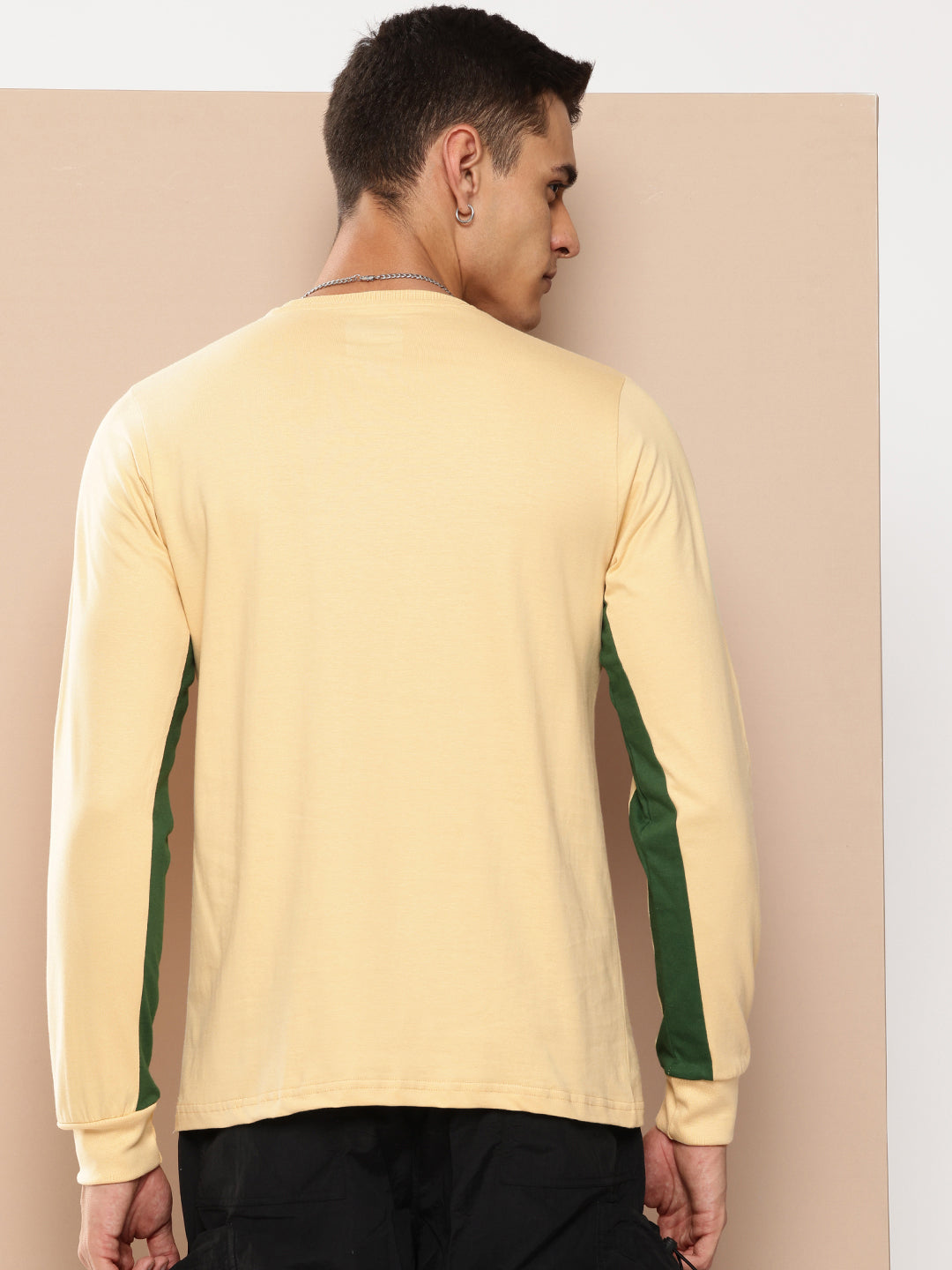 Mens Full Sleeve Round Neck Colourblocked Regular Fit Tshirts