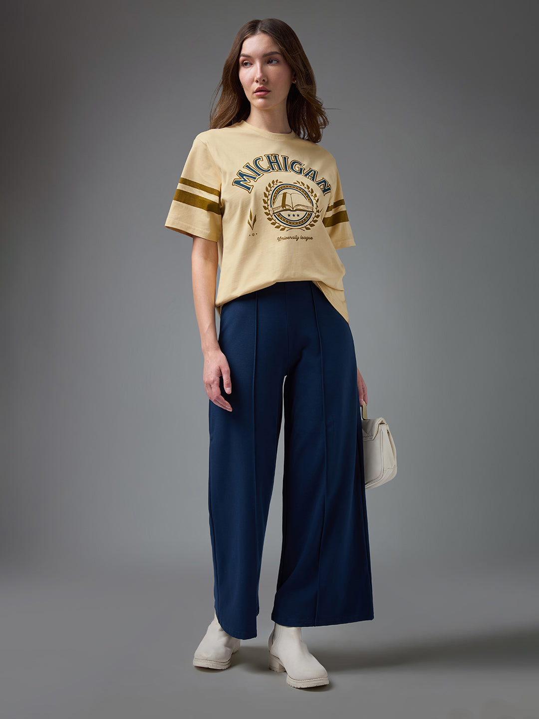 Womens Printed Round Neck Oversized Fit Tshirt