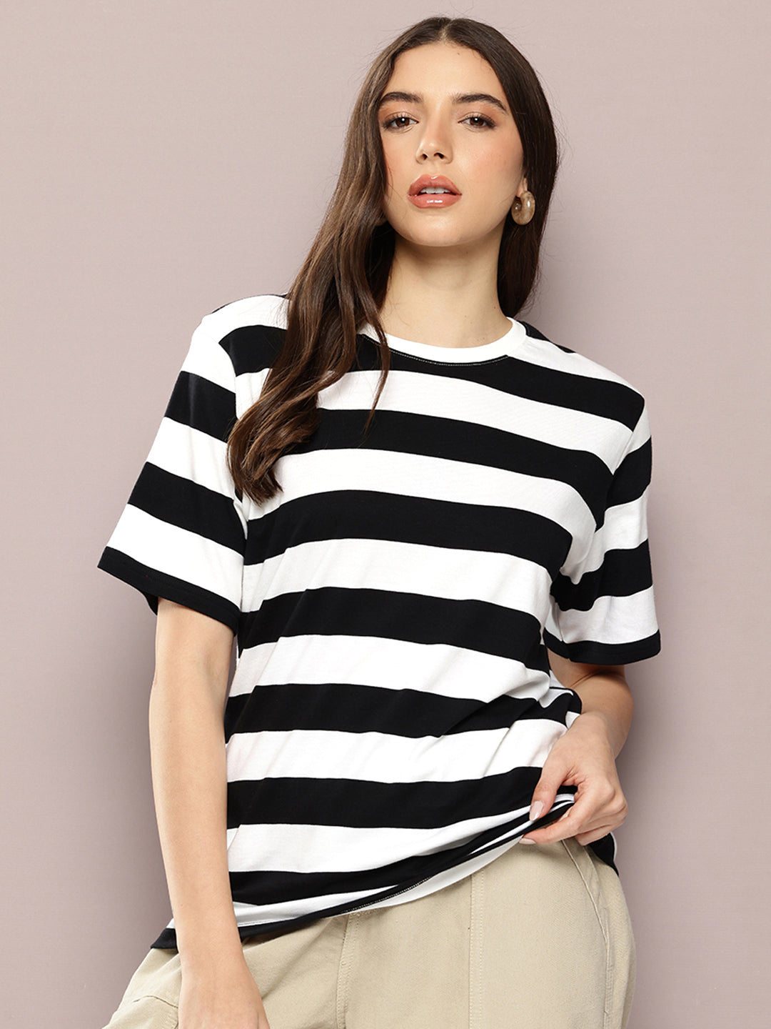 Womens Half Sleeve Round Neck All-Over Striped Oversized Fit Tshirts