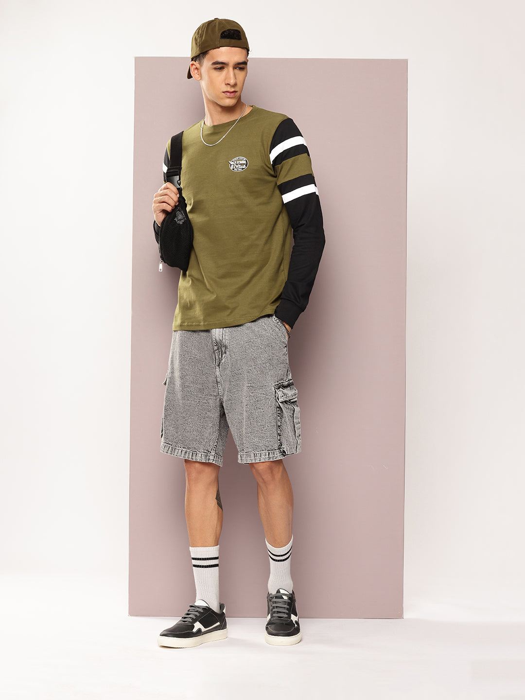 Mens Full Sleeve Round Neck Colourblocked Regular Fit Tshirts