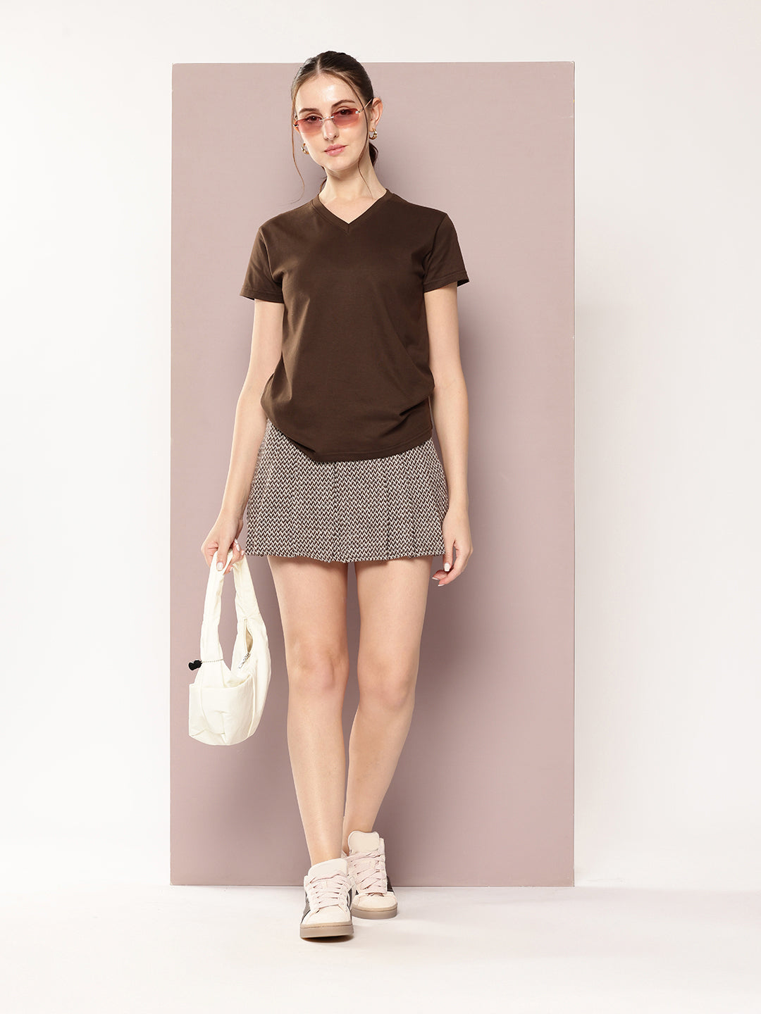 Womens Short Sleeve Solid V-Neck Regular Fit Tshirt