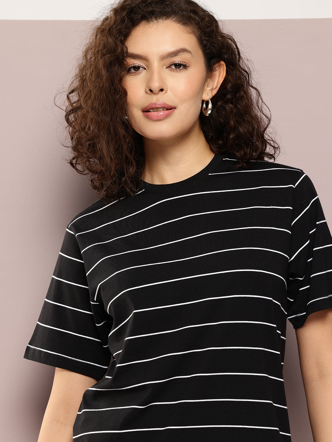 Womens Half Sleeve Round Neck All-Over Striped Oversized Fit Tshirts