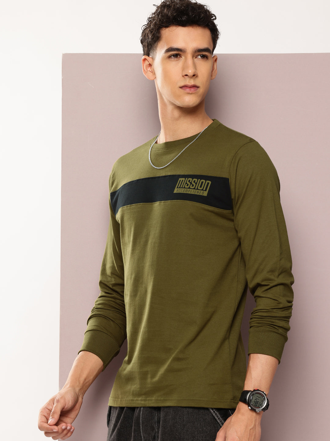 Mens Full Sleeve Round Neck Colourblocked Regular Fit Tshirts