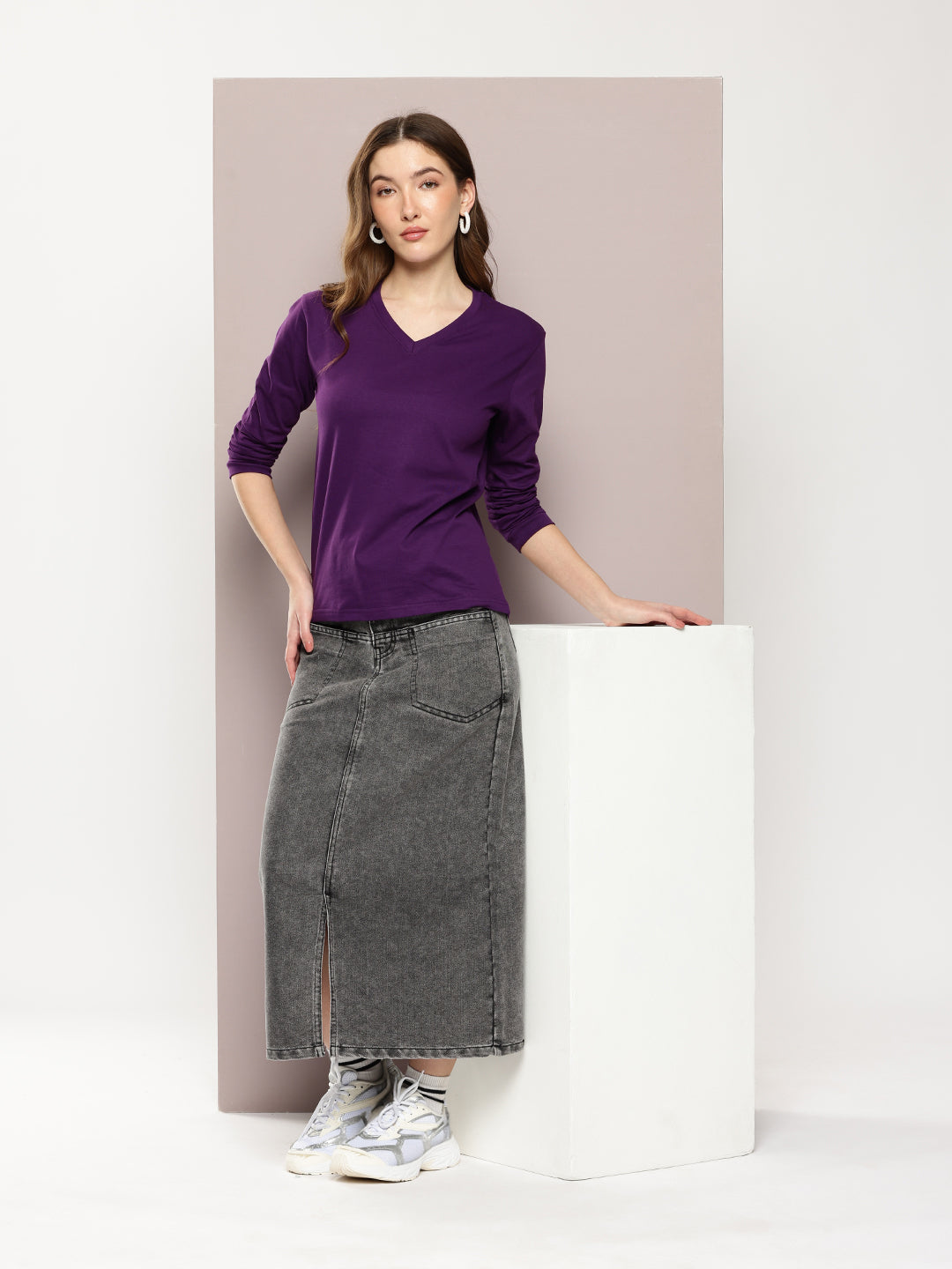 Womens Full Sleeve V-Neck Solid Regular Fit Tshirts