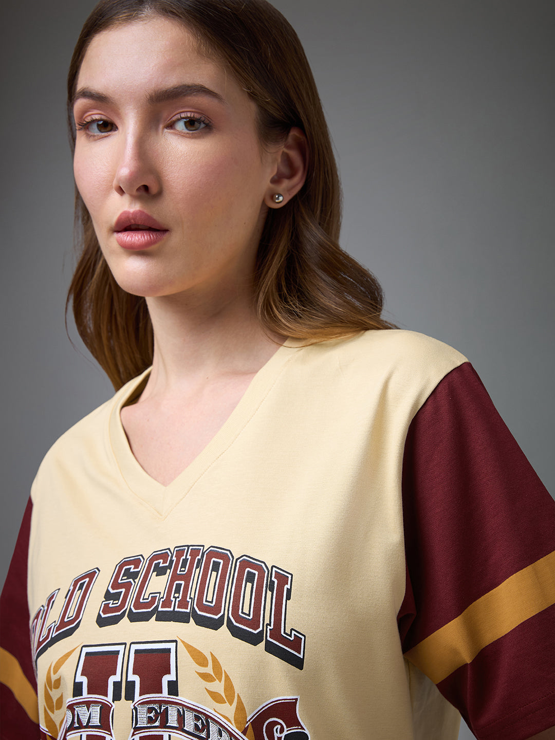 Womens Printed V-neck Oversized Fit Tshirt