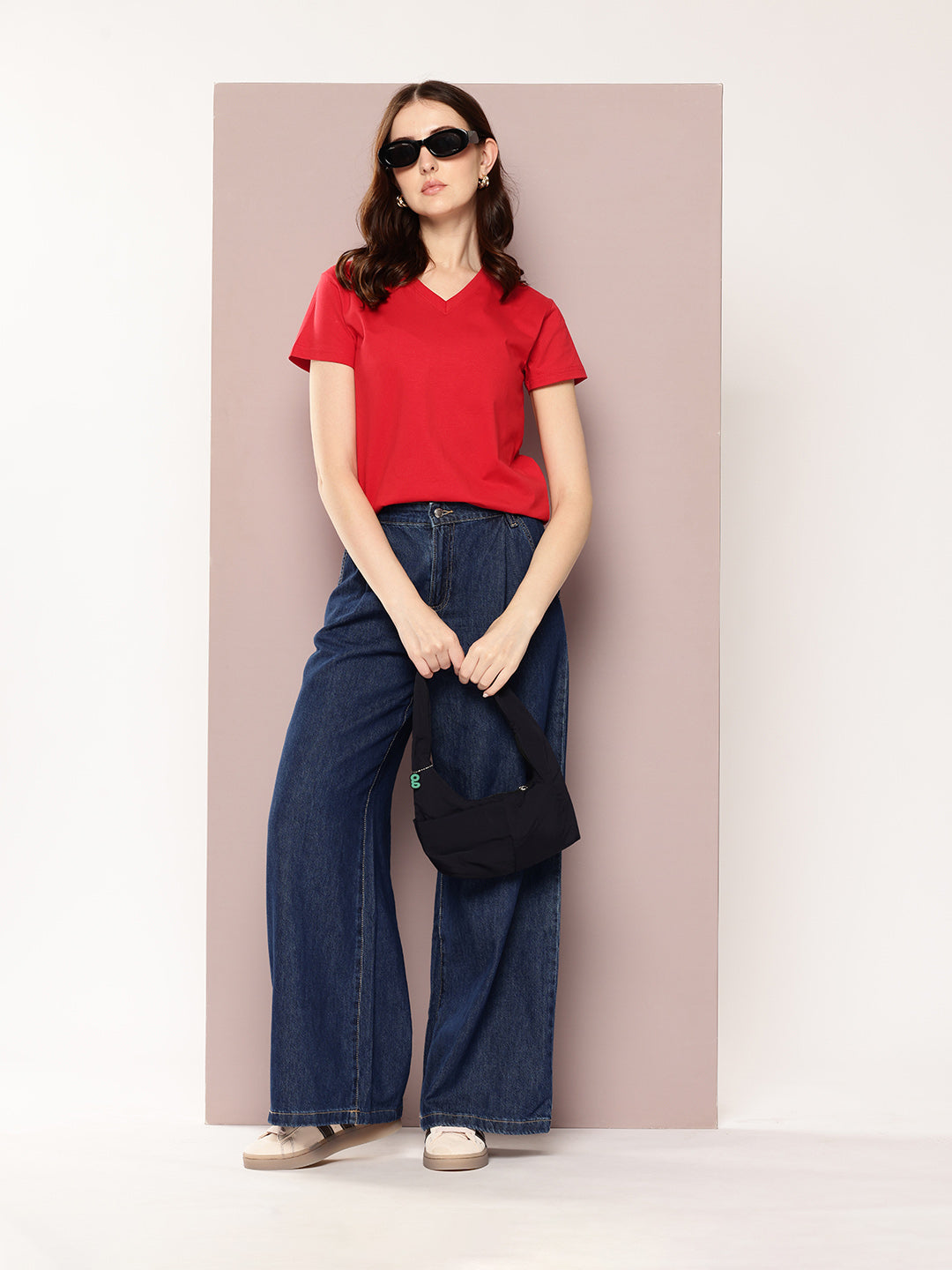 Womens Short Sleeve Solid V-Neck Regular Fit Tshirt