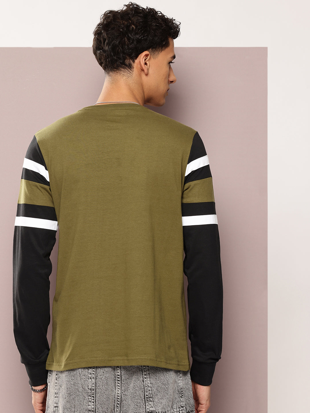 Mens Full Sleeve Round Neck Colourblocked Regular Fit Tshirts