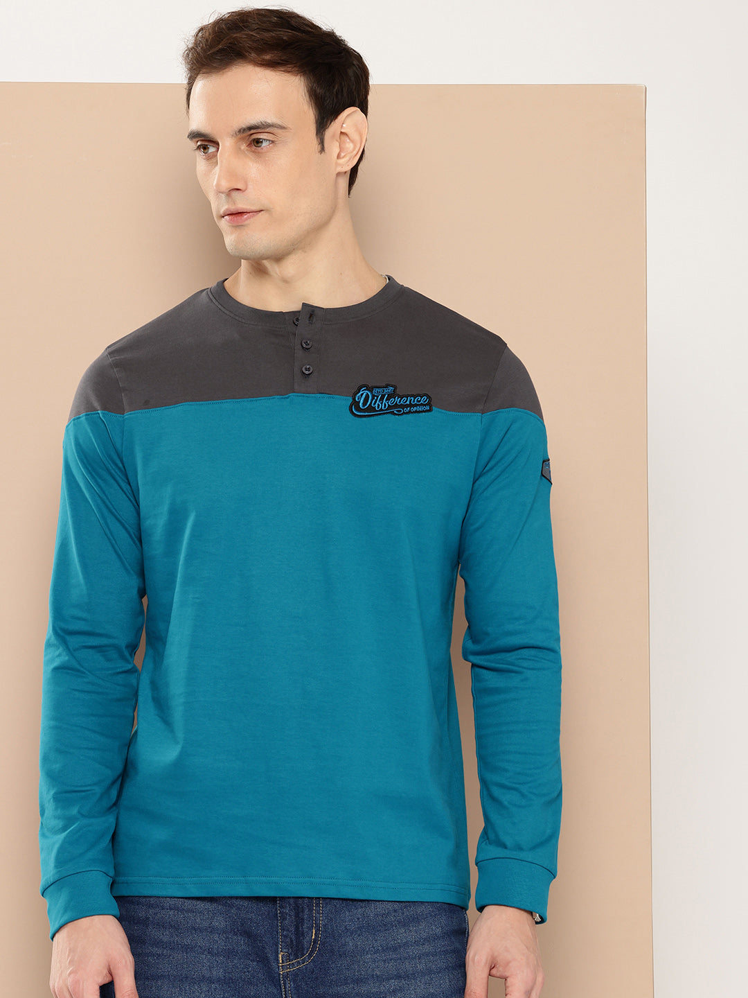 Mens Full Sleeve Henley Neck Colourblocked Regular Fit Tshirts