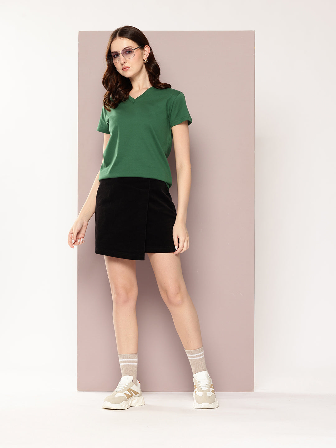 Womens Short Sleeve Solid V-Neck Regular Fit Tshirt