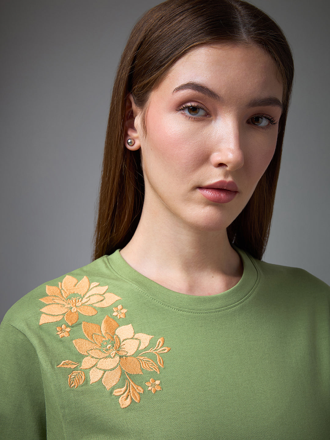 Womens Embroidery Round Neck Oversized Fit Tshirt