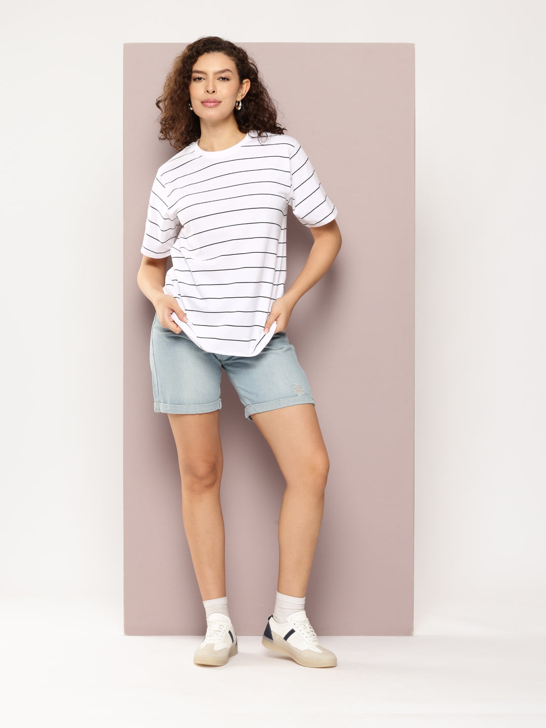 Womens Half Sleeve Round Neck All-Over Striped Oversized Fit Tshirts