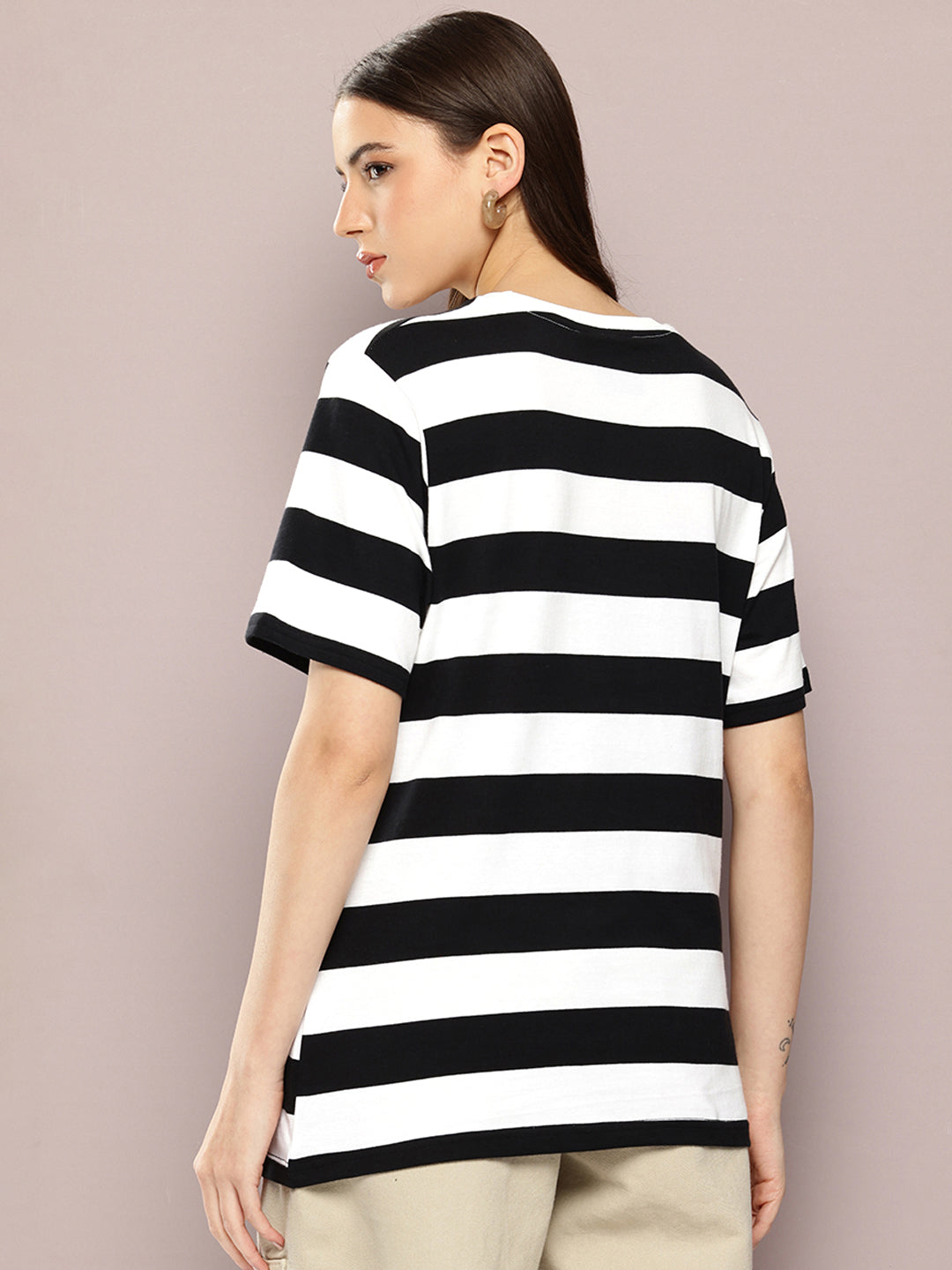 Womens Half Sleeve Round Neck All-Over Striped Oversized Fit Tshirts