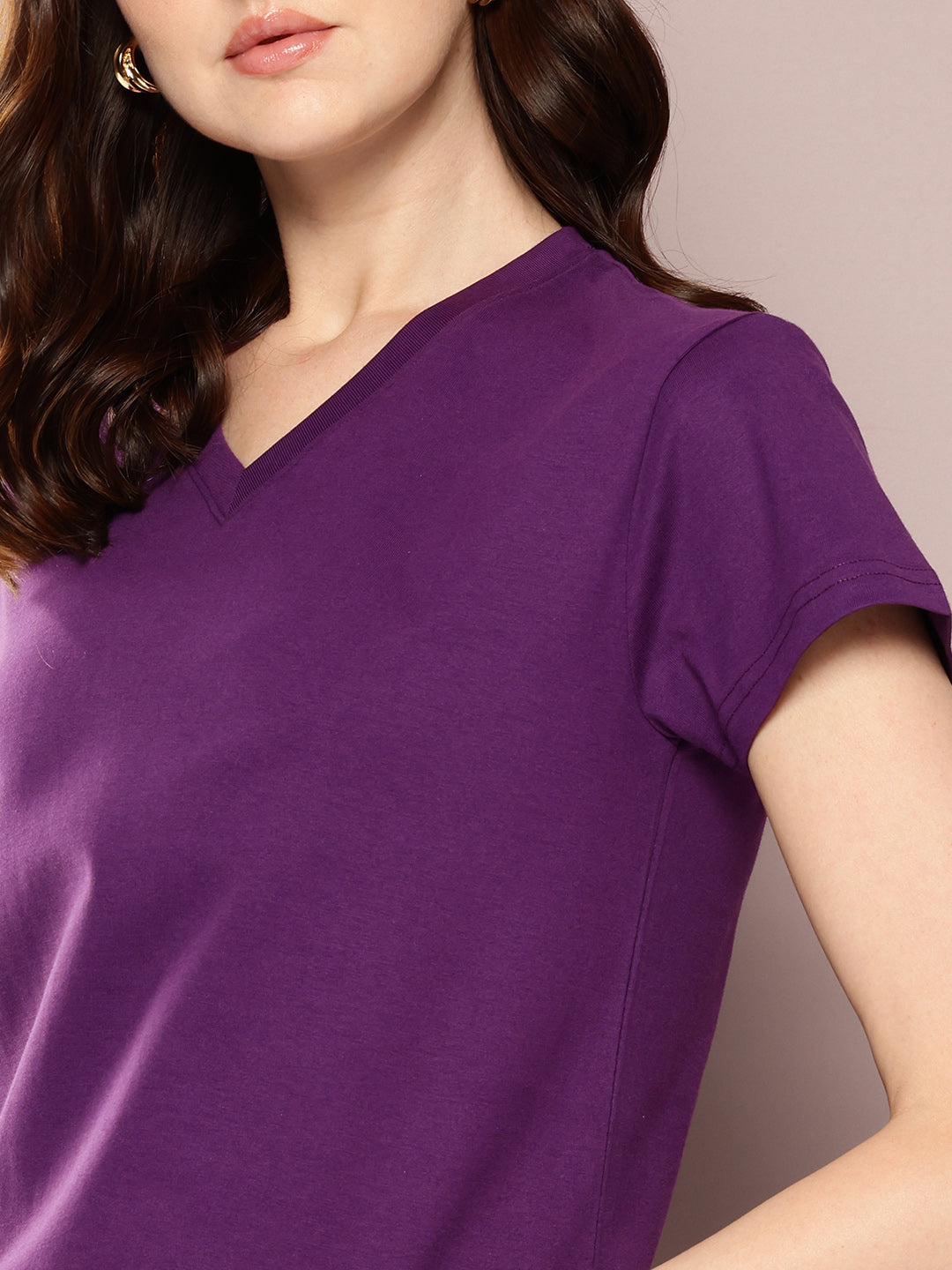 Womens Short Sleeve Solid V-Neck Regular Fit Tshirt