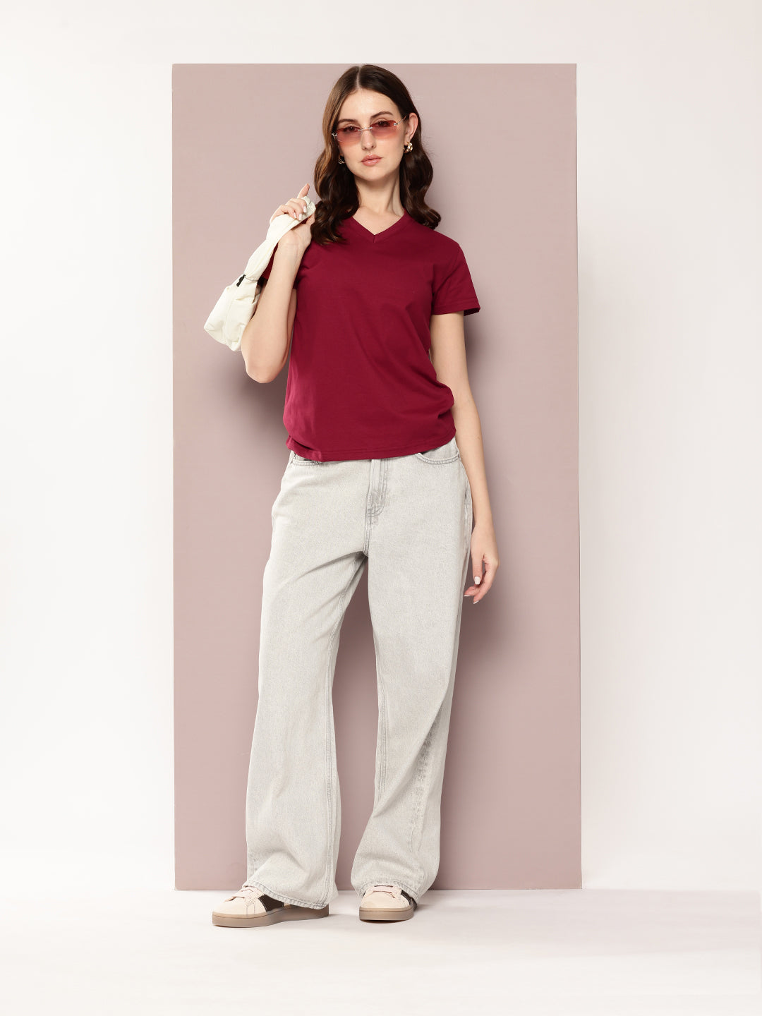 Womens Short Sleeve Solid V-Neck Regular Fit Tshirt