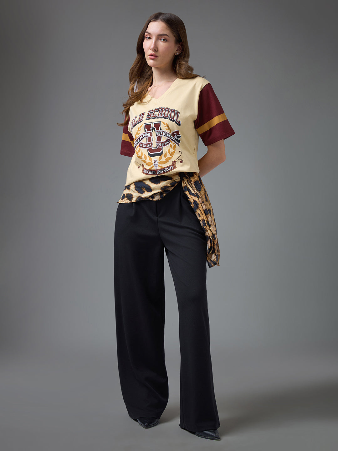 Womens Printed V-neck Oversized Fit Tshirt