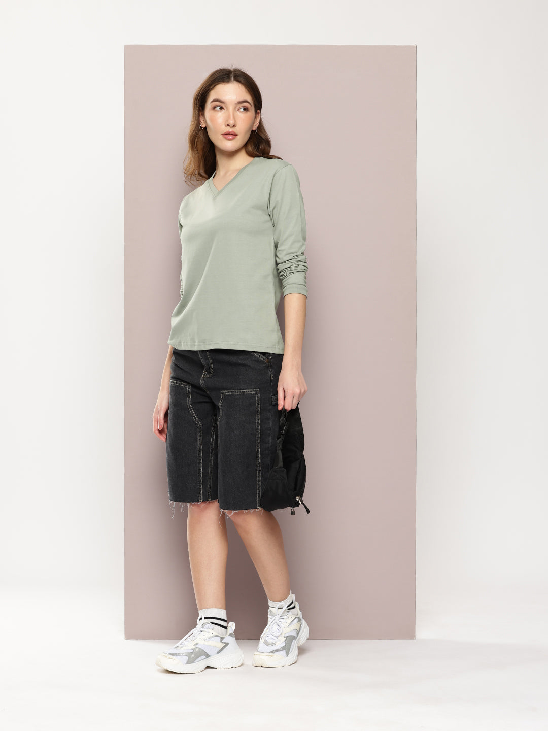 Womens Full Sleeve V-Neck Solid Regular Fit Tshirts