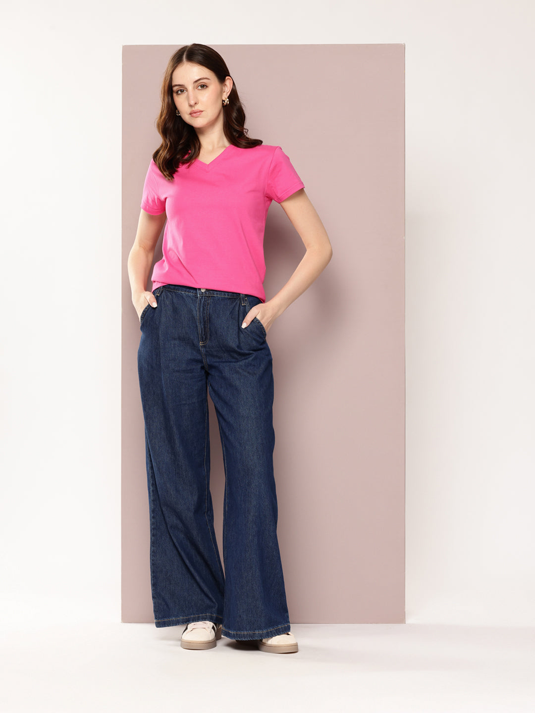 Womens Short Sleeve Solid V-Neck Regular Fit Tshirt
