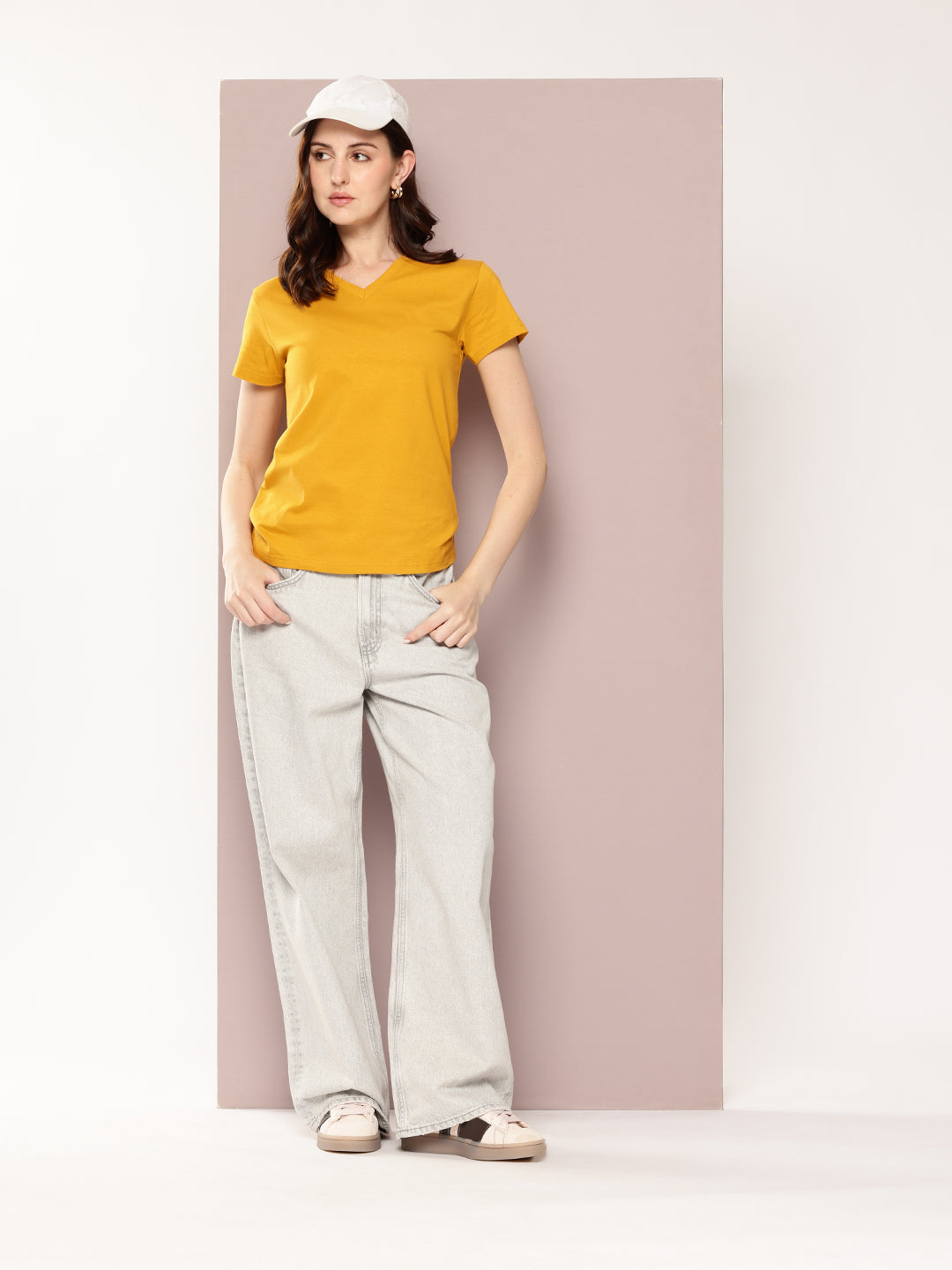 Womens Short Sleeve Solid V-Neck Regular Fit Tshirt