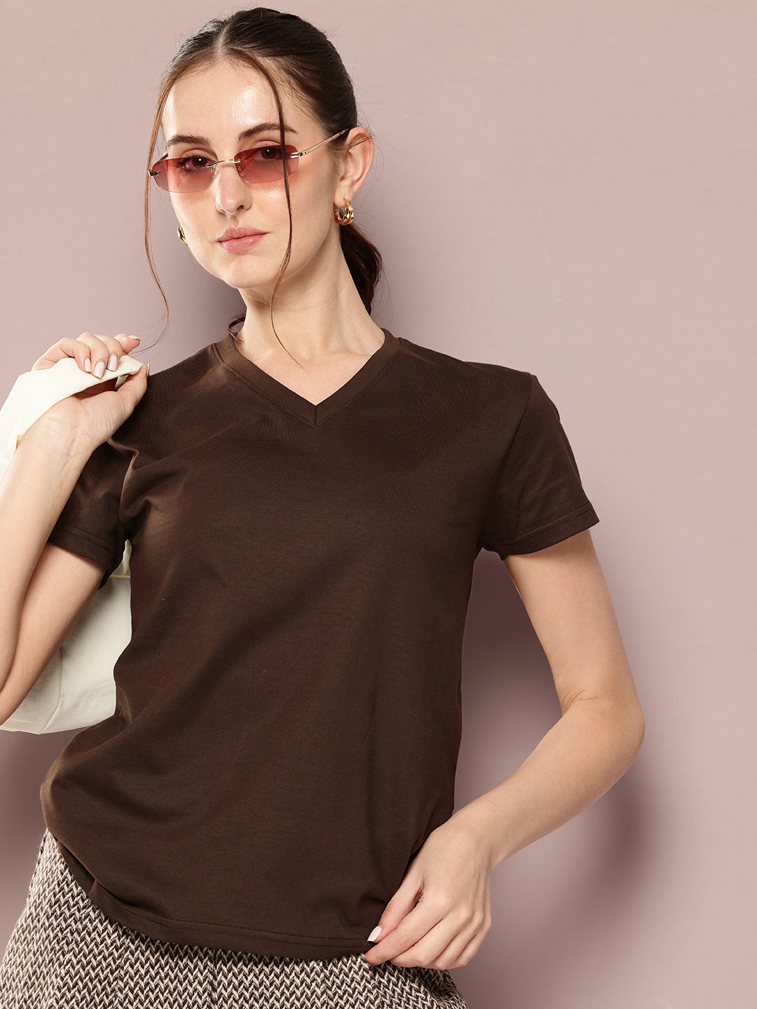 Womens Short Sleeve Solid V-Neck Regular Fit Tshirt
