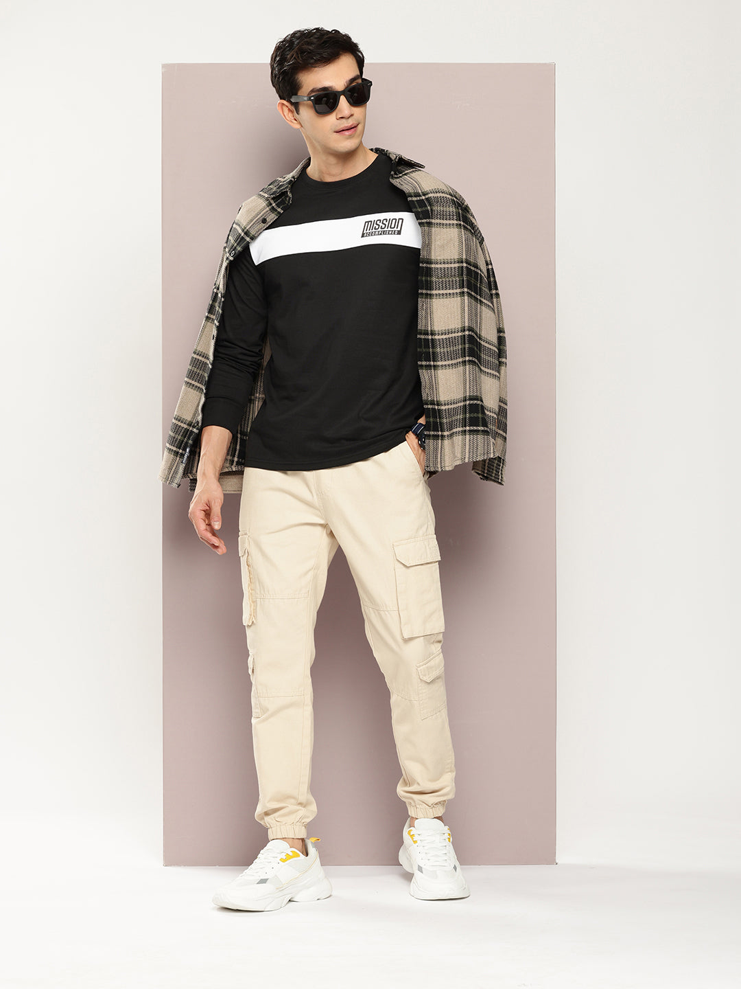 Mens Full Sleeve Round Neck Colourblocked Regular Fit Tshirts