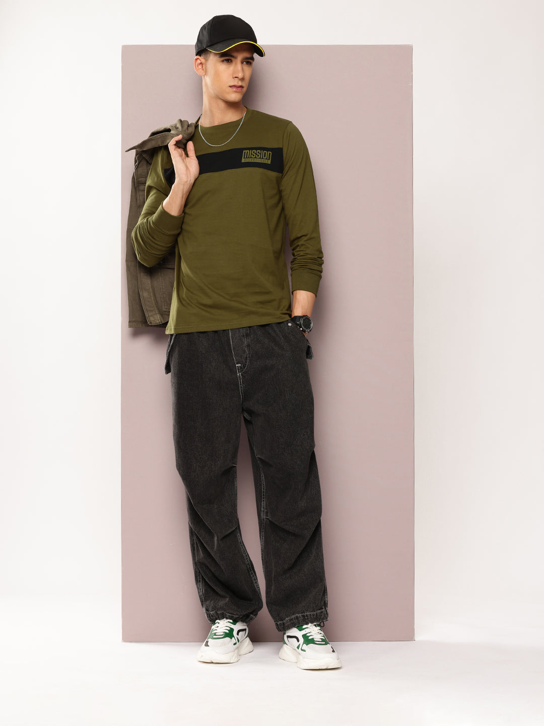 Mens Full Sleeve Round Neck Colourblocked Regular Fit Tshirts