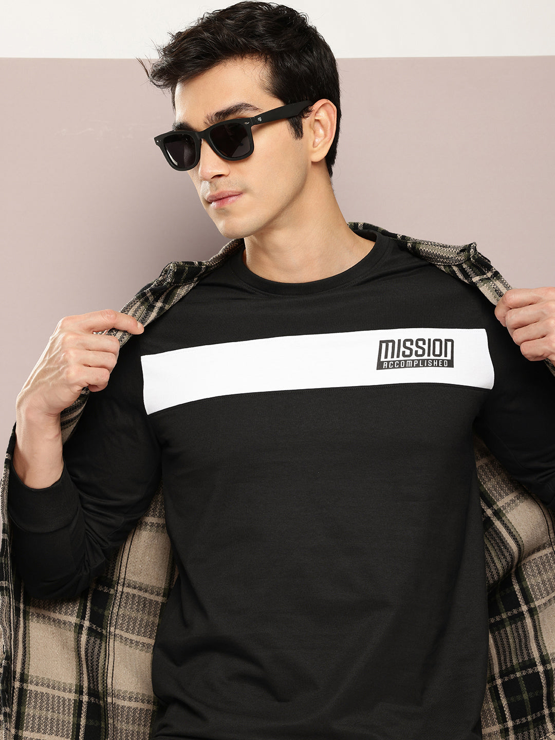 Mens Full Sleeve Round Neck Colourblocked Regular Fit Tshirts
