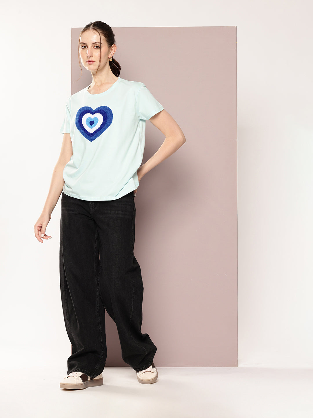 Womens Short Sleeve Embroidery Boxy Regular Fit Tshirt