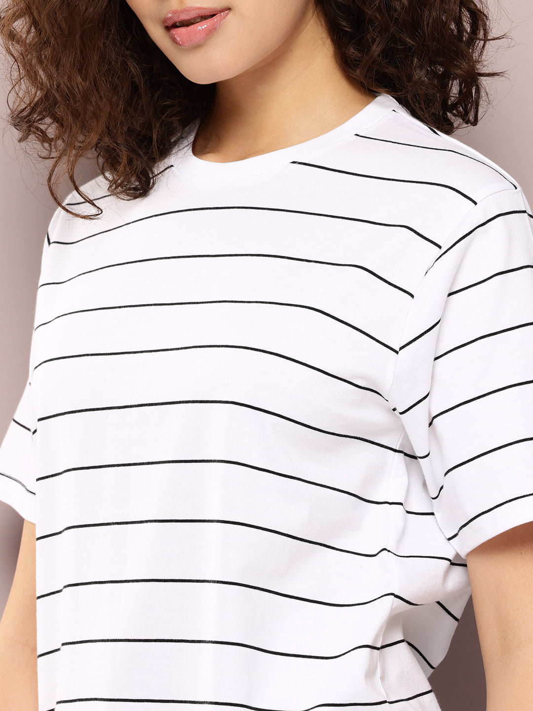Womens Half Sleeve Round Neck All-Over Striped Oversized Fit Tshirts
