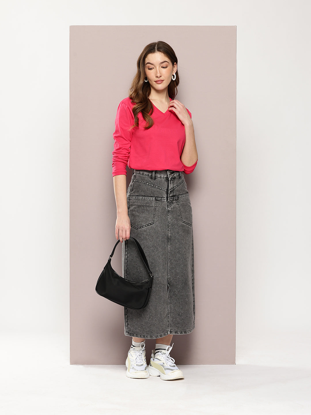 Womens Full Sleeve V-Neck Solid Regular Fit Tshirts