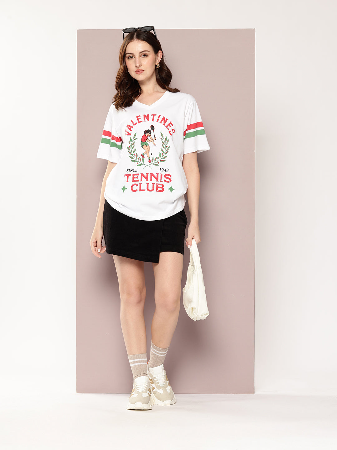 Womens Short Sleeve Printed V-Neck Oversized Fit Tshirt