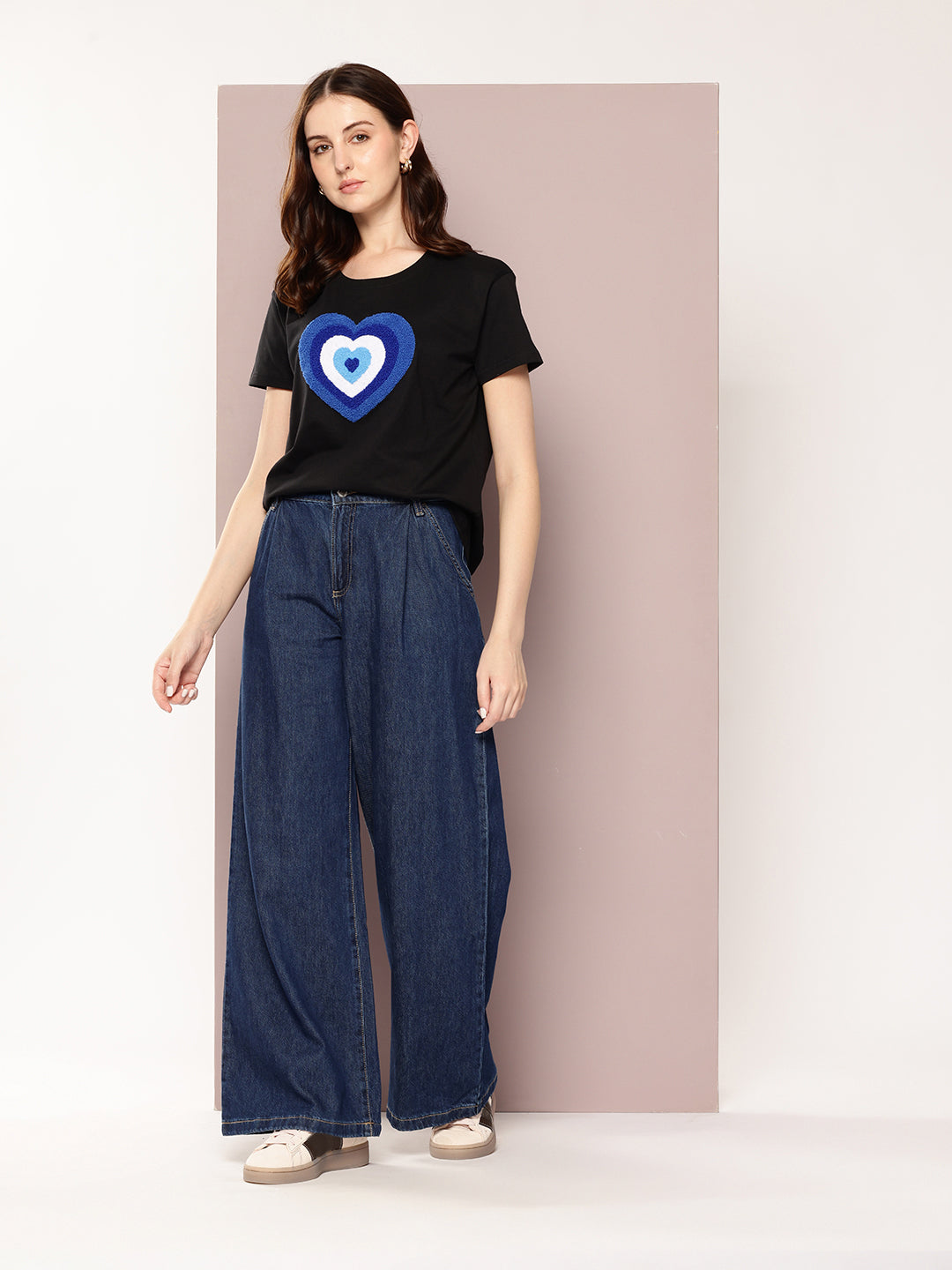 Womens Short Sleeve Embroidery Boxy Regular Fit Tshirt