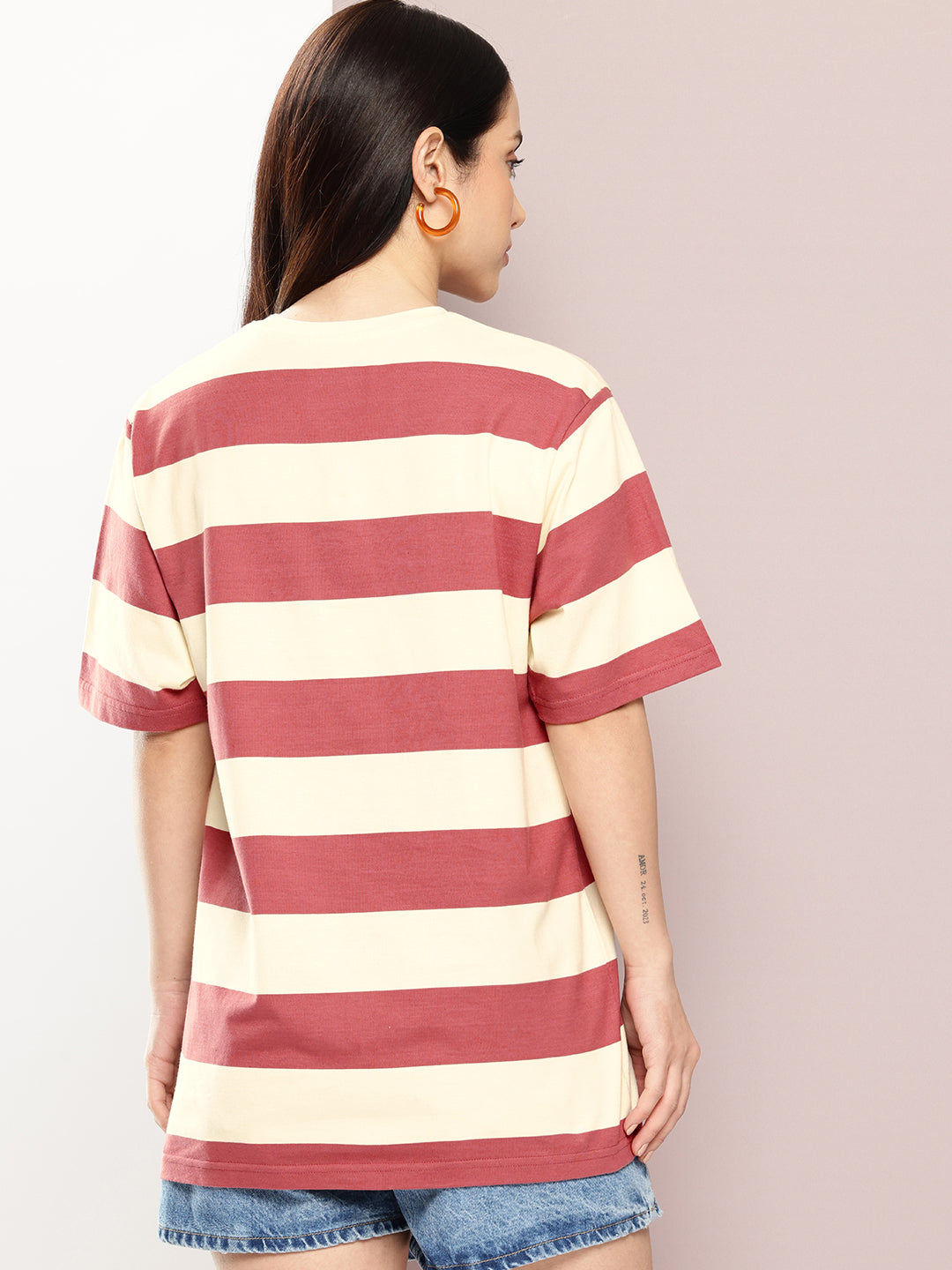 Womens Half Sleeve Round Neck All-Over Striped Oversized Fit Tshirts