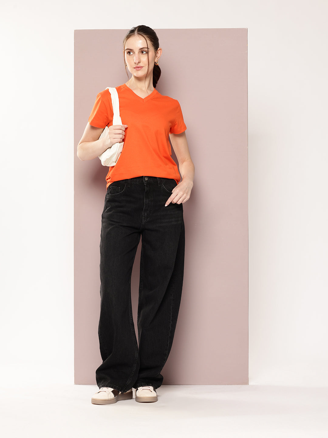 Womens Short Sleeve Solid V-Neck Regular Fit Tshirt