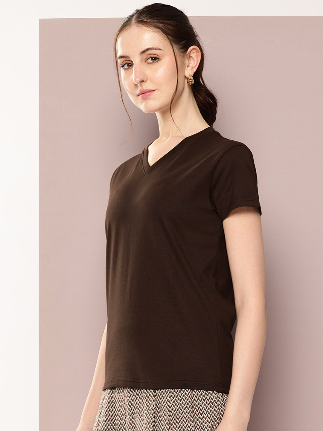 Womens Short Sleeve Solid V-Neck Regular Fit Tshirt