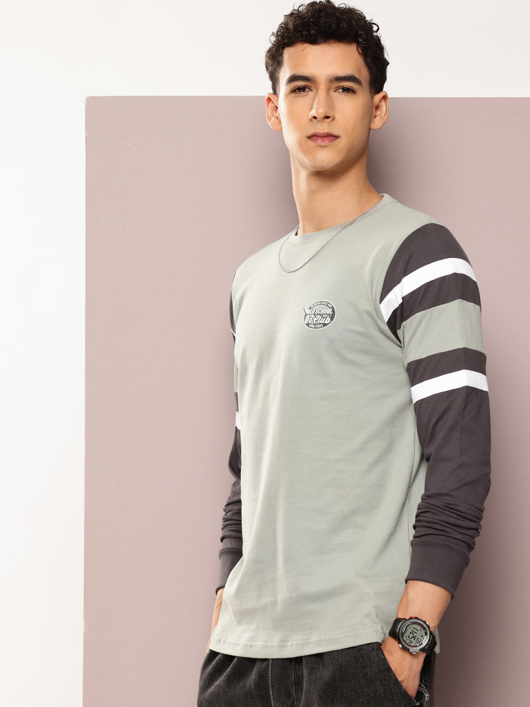 Mens Full Sleeve Round Neck Colourblocked Regular Fit Tshirts