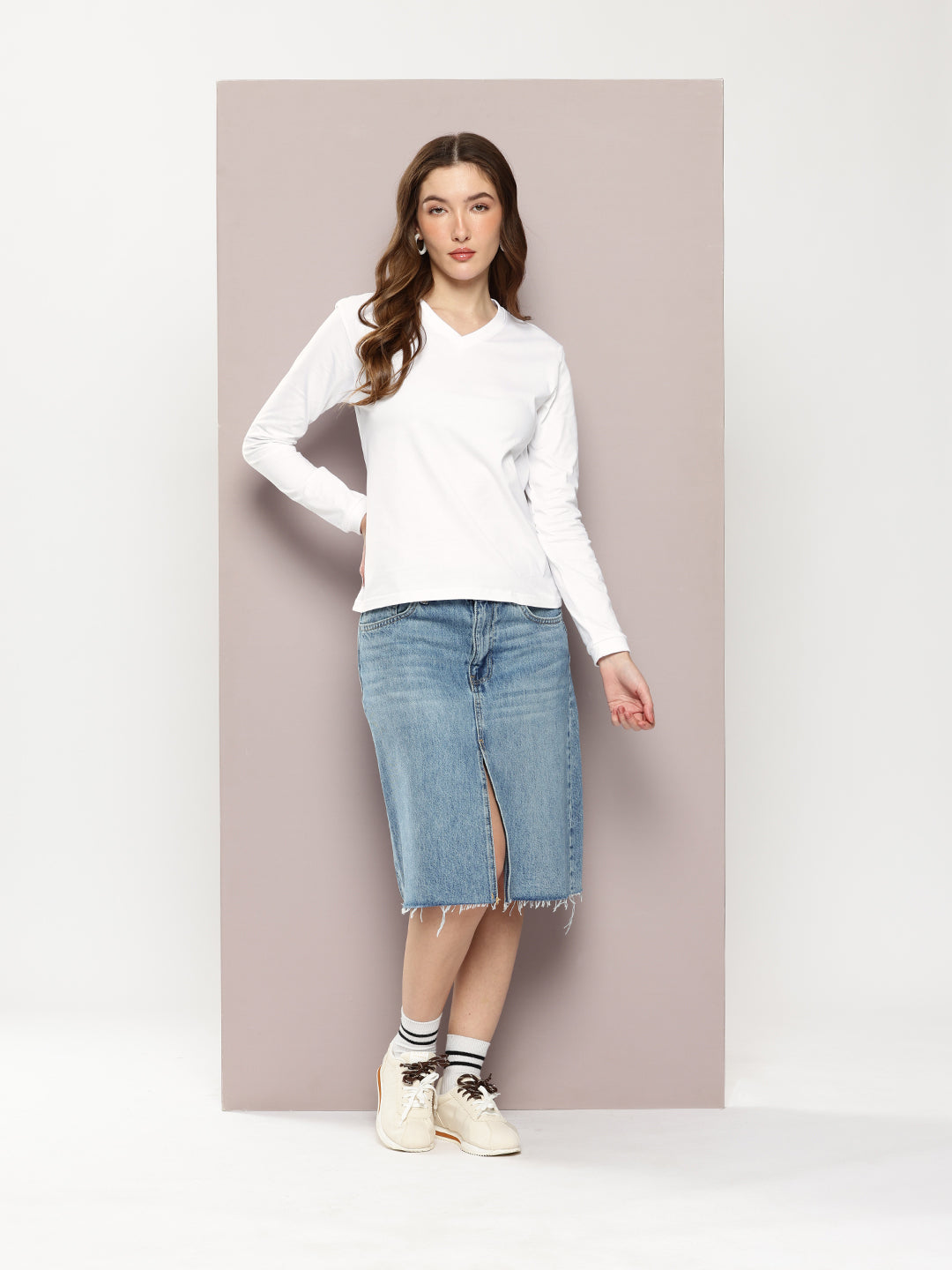 Womens Full Sleeve V-Neck Solid Regular Fit Tshirts