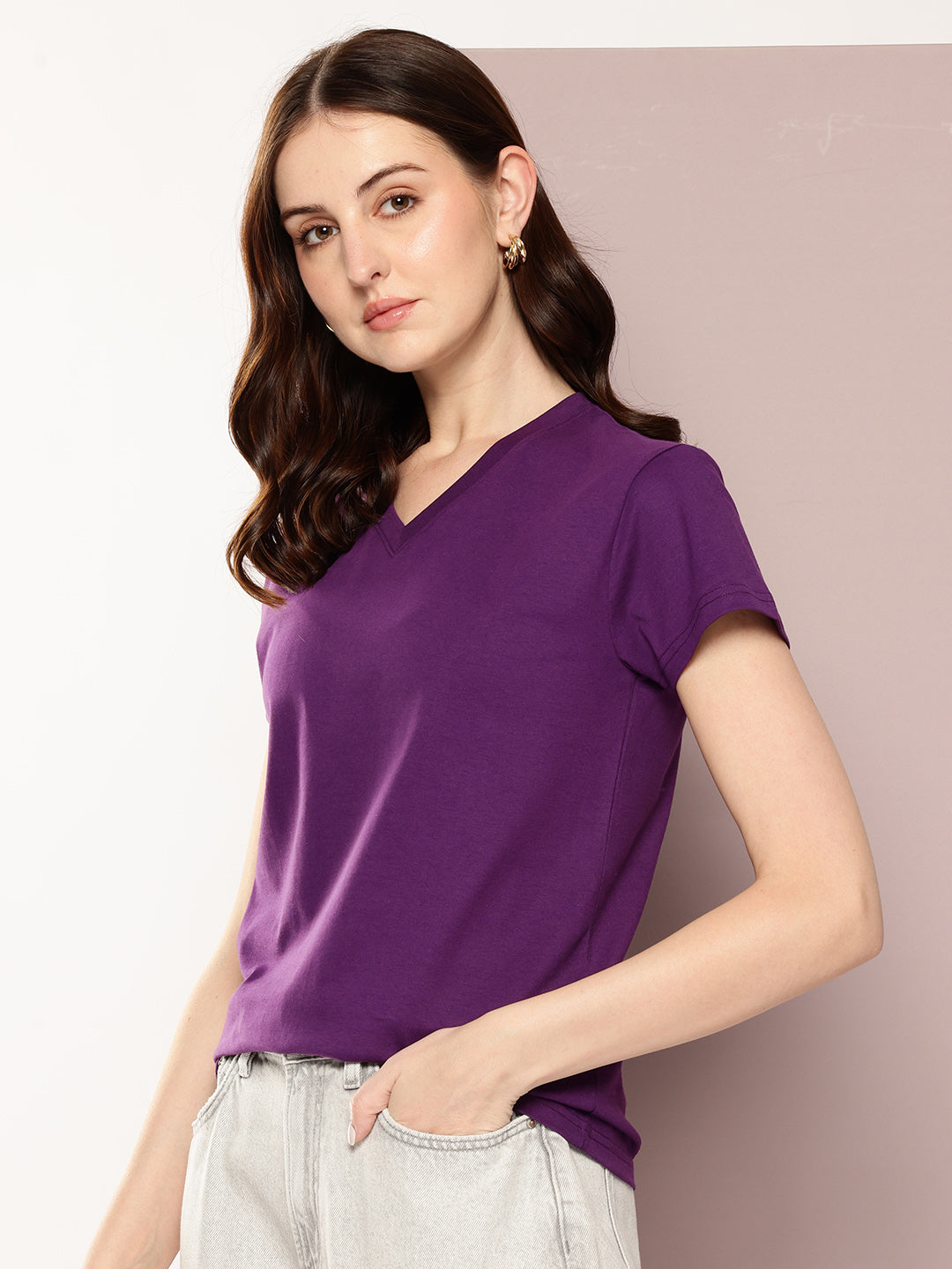 Womens Short Sleeve Solid V-Neck Regular Fit Tshirt